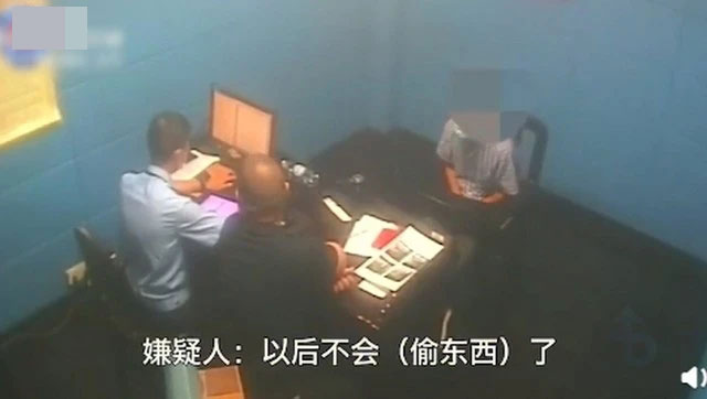 男子每天從超市塞豬肉進(jìn)衣褲獲利萬元4.jpg