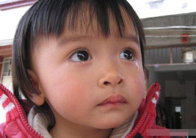 9歲女童無(wú)力還父?jìng)衫腺?.jpg