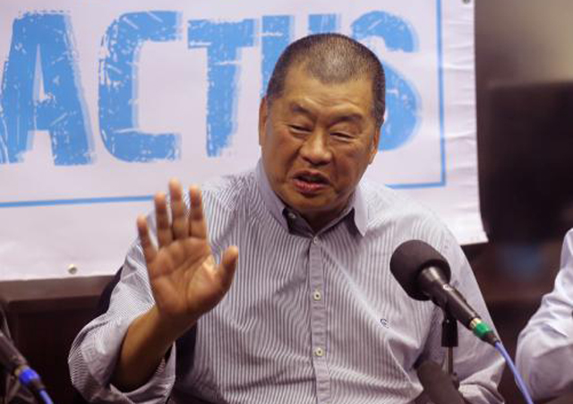 黎智英家中被捕2.jpg