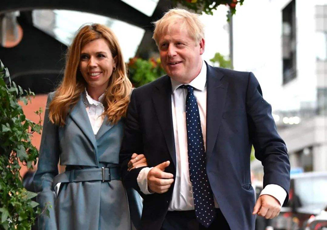 英首相與女友訂婚1.jpg