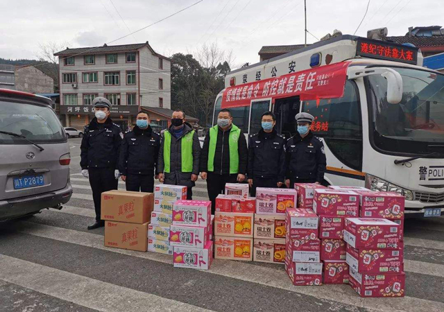 捐贈(zèng)物資2.jpg