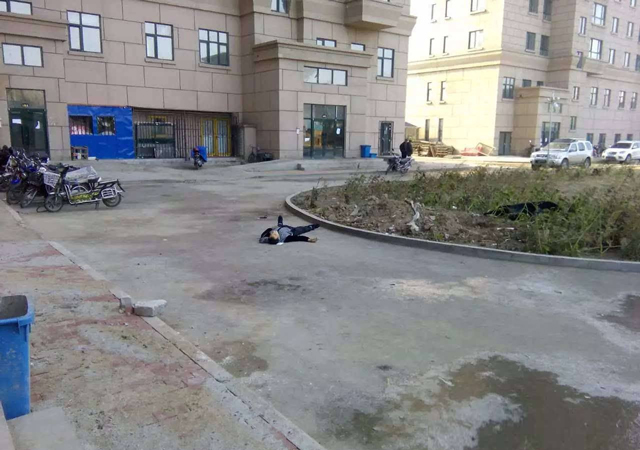 河南男子殺害妻兒女后跳樓1.jpg