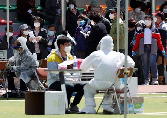 韓國(guó)老師隱瞞夜店行程感染21人1.jpg