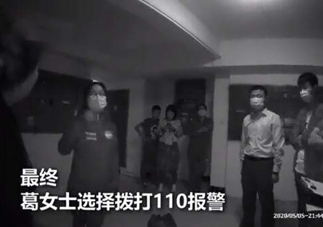 女子撿到40萬現(xiàn)金失主說改天再拿450.jpg