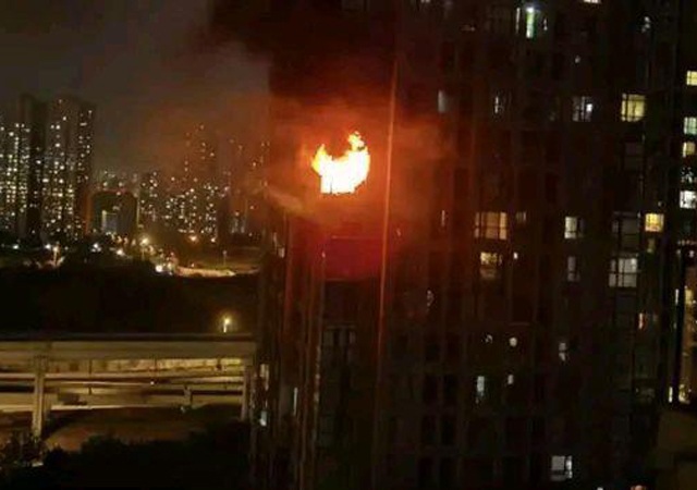 男子在前妻家縱火后跳樓身亡2.jpg
