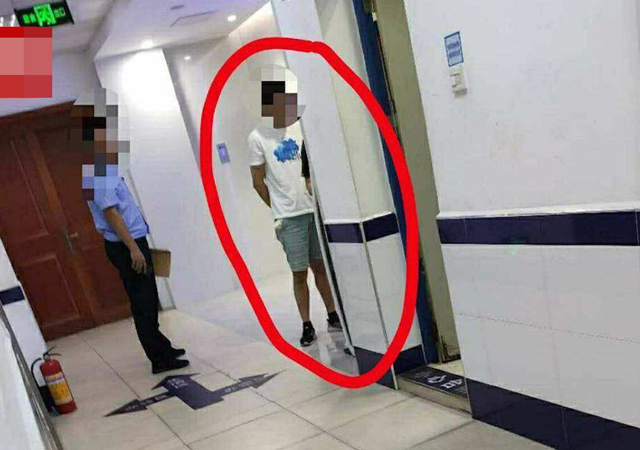 女租客稱洗澡時遭合租男破門而入1.jpg