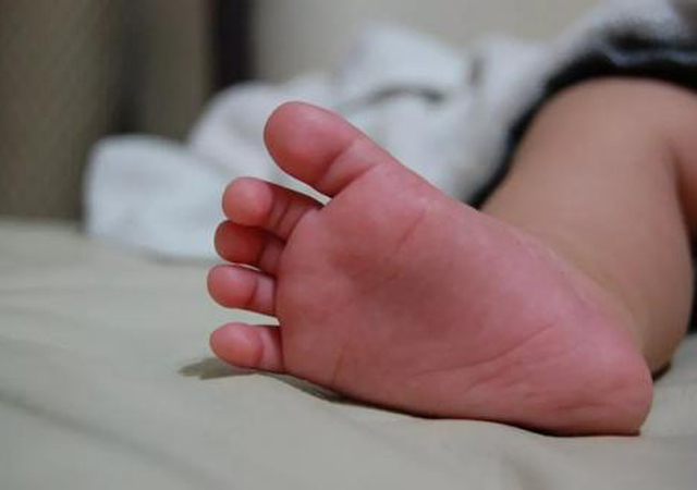 男子用衣架暴打3名女童2.jpg