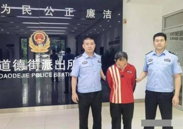 盜竊欲拍暈主人結果把人打醒-2.jpg
