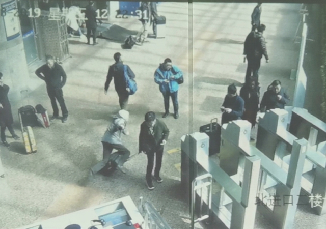 被行李箱絆倒死亡家屬起訴箱主人1.jpg