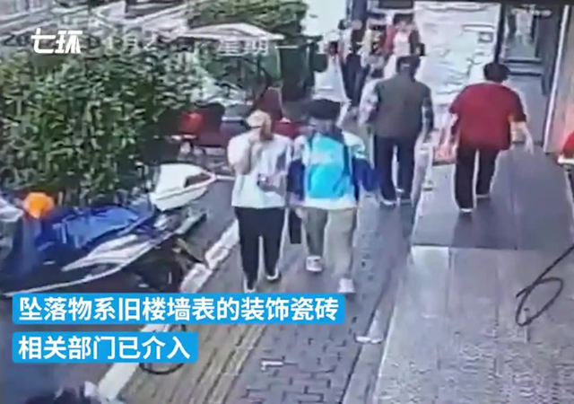 街道辦回應(yīng)女子被天降物塊砸中后身亡640.jpg