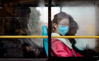 疫情期間出行乘車要戴口罩