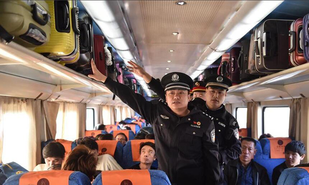 “天路乘警”挑戰(zhàn)極限保平安