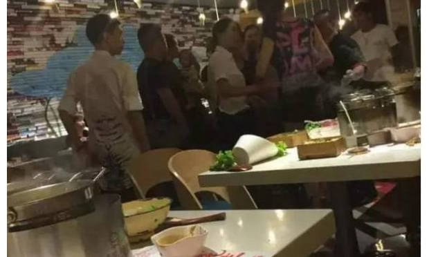 溫州火鍋店潑湯服務(wù)員獲刑 被認(rèn)為有“情緒障礙”