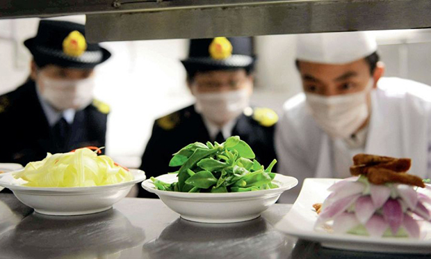 聚焦舌尖上的安全：最嚴食品監(jiān)管 如何把好關口
