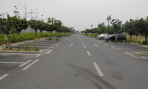 城市道路兩側(cè)停車場(chǎng)亂象調(diào)查：隨口要價(jià)、收費(fèi)不看護(hù)