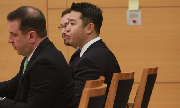 紐約華裔警察誤殺黑人青年獲刑 華裔在美應(yīng)如何尋求法律公平