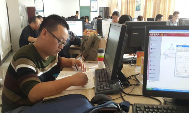 暗訪人員要查賬 突然電腦一黑：停電了
