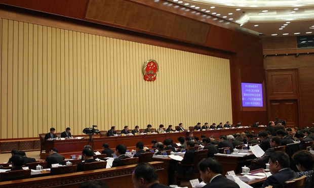審議“七五”普法草案：對“誰執(zhí)法誰普法”增加制衡制度