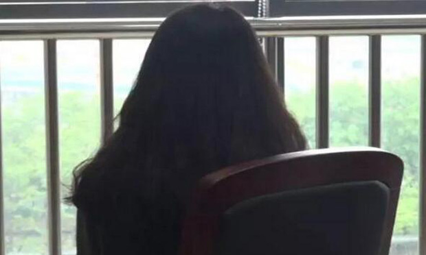 女大學(xué)生因太漂亮替考被發(fā)現(xiàn) 為了300元自毀前程