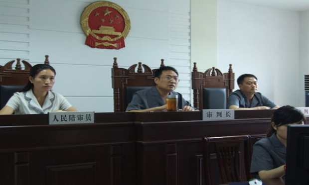 “不穿法袍的法官”：聚焦人民陪審員的榮光與尷尬