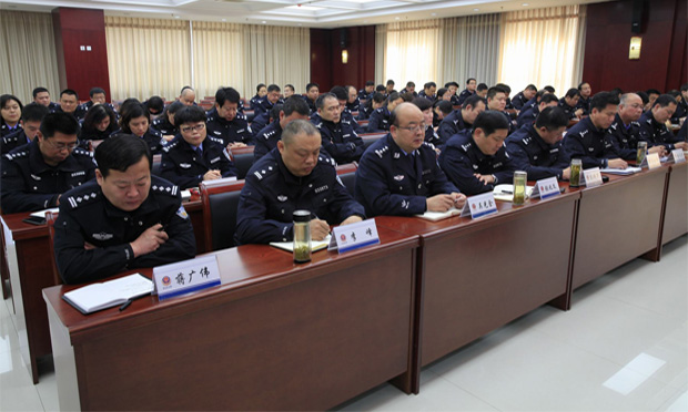 郭聲琨：提升公安隊伍正規(guī)化專業(yè)化職業(yè)化水平