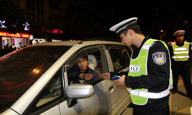 女司機酒后開車被罰，酒后駕車承擔(dān)的法律風(fēng)險及其認(rèn)定處罰