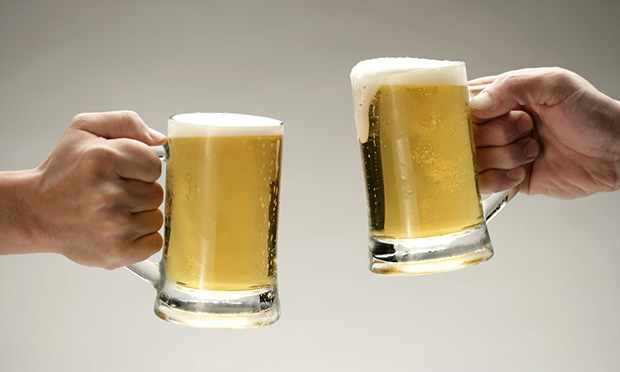 文昌28歲伴娘飲酒過(guò)量身亡,，勸酒行為人的法律責(zé)任