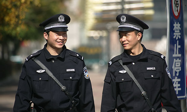 公安部印發(fā)進(jìn)一步加強(qiáng)和改進(jìn)關(guān)愛(ài)民警工作意見