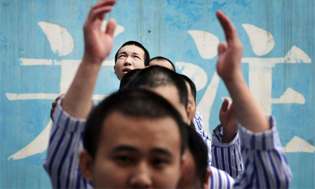 男子刀砍兩服務(wù)員，精神病人犯罪要受刑法處罰嗎