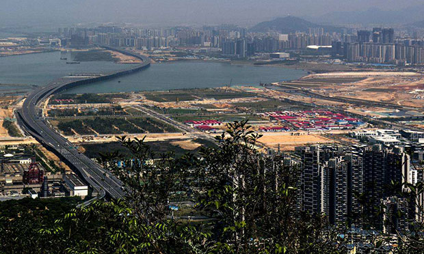 自貿(mào)區(qū)建設(shè)不搞單打獨斗（熱點聚焦）