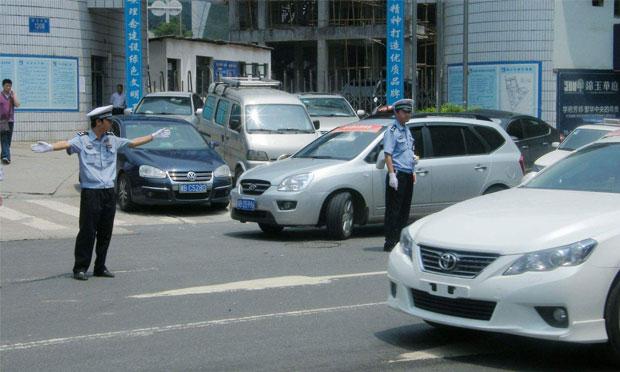 公安部交管局：涉考車輛發(fā)生交通事故 取證后先放行