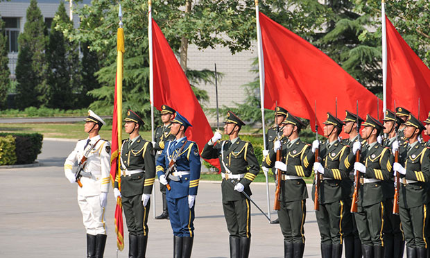 國(guó)歌響起，我們?cè)撊绾沃戮? width=