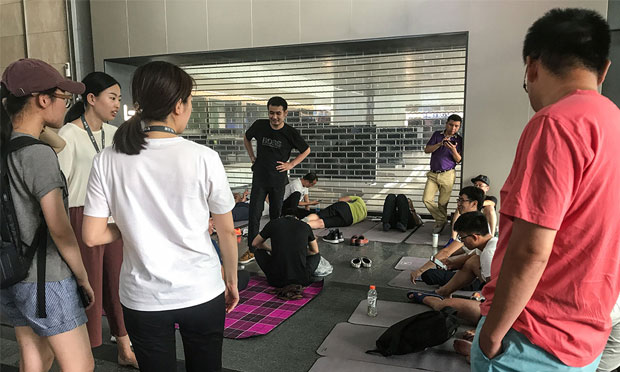 討債者盯守樂(lè)視大廈，應(yīng)向樂(lè)視還是賈躍亭討債,？