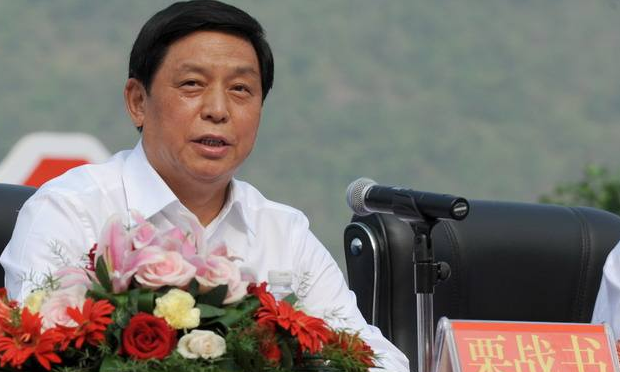 普及憲法知識(shí) 弘揚(yáng)憲法精神 使全體人民 成為憲法的忠實(shí)崇尚者自覺(jué)遵守者堅(jiān)定捍衛(wèi)者