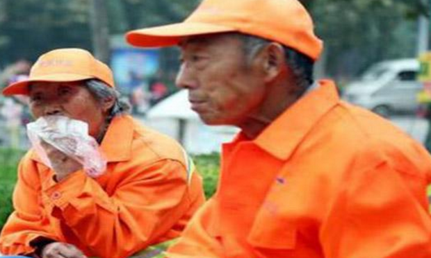 八旬老人遭遇討薪難 “超齡勞動者”權(quán)益如何保障