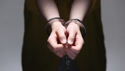 所有涉及到刑事案件的當(dāng)事人就都必須要坐牢嗎