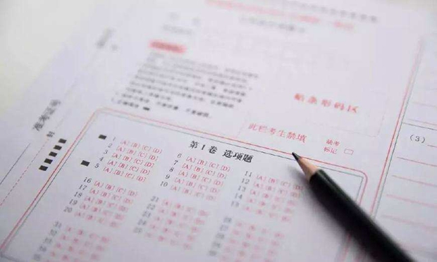 河南4名家長(zhǎng)舉報(bào)高考答題卡被掉包 紀(jì)檢監(jiān)察部門介入調(diào)查